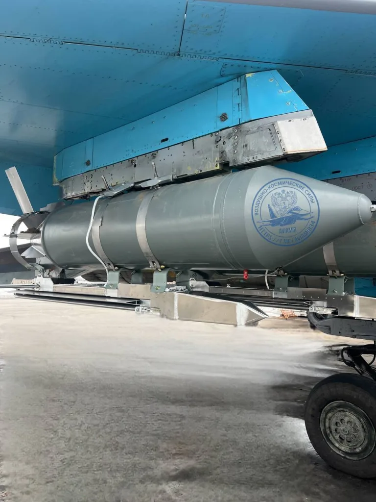 Кадры сброса кассетных авиабомб РБК-500 с УМПК на позиции ВСУ и фотографии бомб на подвесе