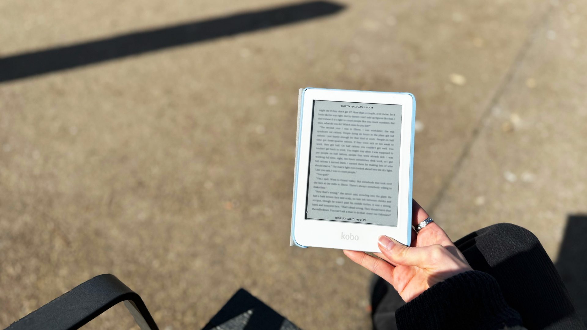 Обзор Kobo Clara Colour - лучшая альтернатива Kindle Colorsoft картинка Электронная книга Kobo Clara Colour и Kindle | DGL.RU
