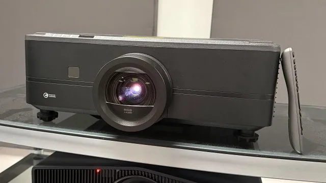 Проектор Optoma UHZ78LV: чем удивил | DGL.RU1 Проектор Optoma UHZ78LV: чем удивил | DGL.RU