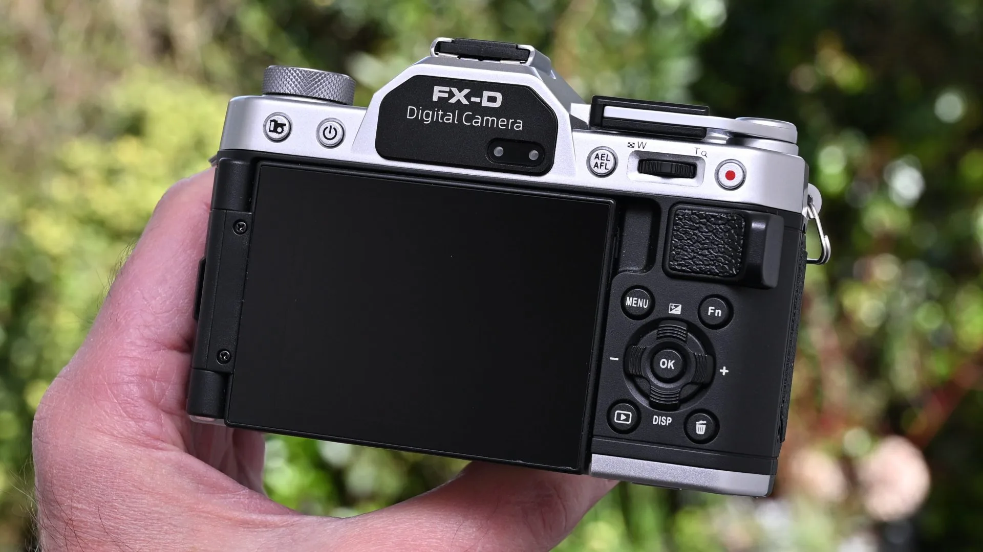 Обзор Yashica FX-D 100 - самая недорогая камера в линейке FX-D картинка Камера Yashica FX-D 100 с ретро-стилем и зумом | DGL.RU