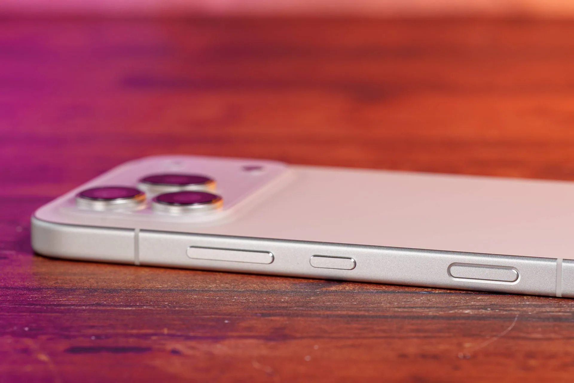 Honor 600 Pro: бронированный флагман с батареей-гигантом и кнопкой для съемки картинка Смартфон Honor 600 Pro: неубиваемый топ | DGL.RU