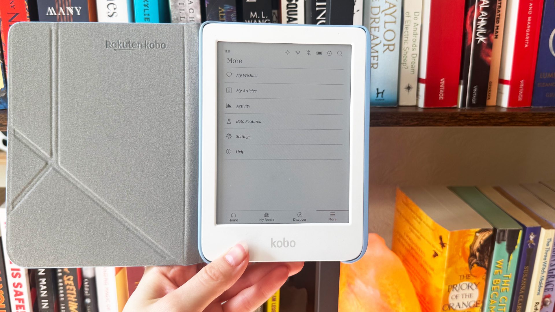 Обзор Kobo Clara Colour - лучшая альтернатива Kindle Colorsoft картинка Электронная книга Kobo Clara Colour и Kindle | DGL.RU