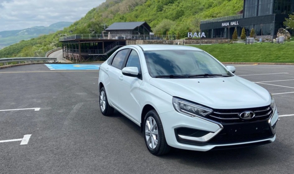 Подержанная Lada Vesta с гарантией против новой Granta: что выбрать в 2026 году