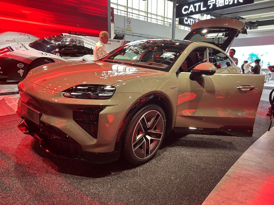 Porsche Cayenne Coupe Electric: рекордная мощность и разгон до 100 км/ч за 2,5 секунды