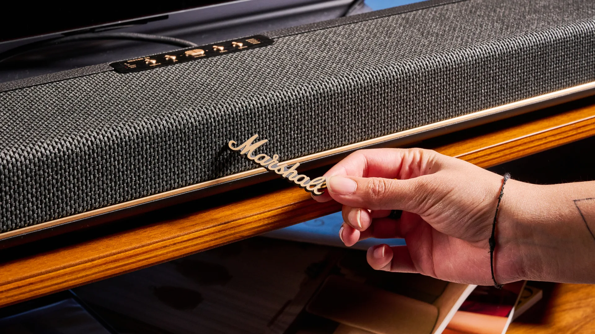 Обзор Marshall Heston 60 в России - производит впечатление реальной угрозы для Sonos картинка Саундбар Marshall Heston 60: звук уровня кино | DGL.RU