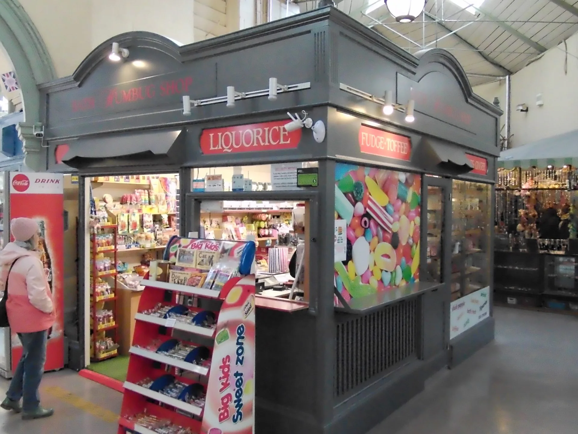 Обзор Yashica FX-D 100 - самая недорогая камера в линейке FX-D картинка Камера Yashica FX-D 100 с ретро-стилем и зумом | DGL.RU