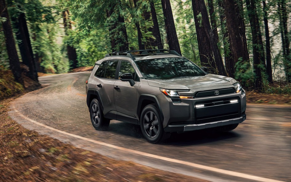 Новеший Toyota RAV4 удивил автопилотом и новыми настройками: опыт владельца из Барнаула