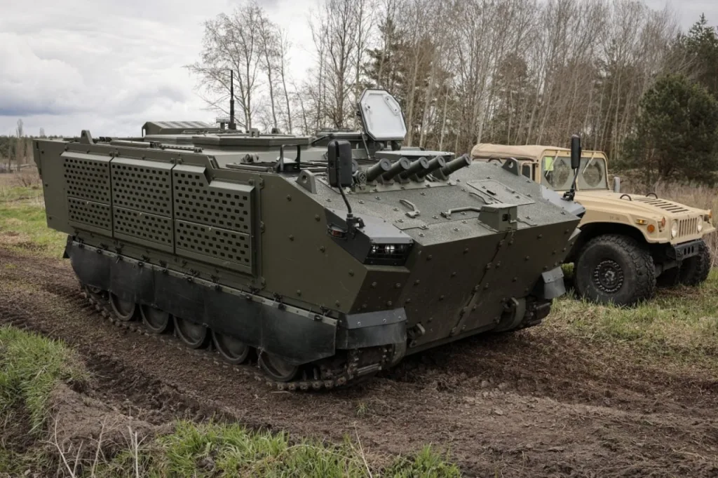 Украинская компания UrkArmoTech представила свою новую разработку — гусеничный бронетранспортер “Скиф”