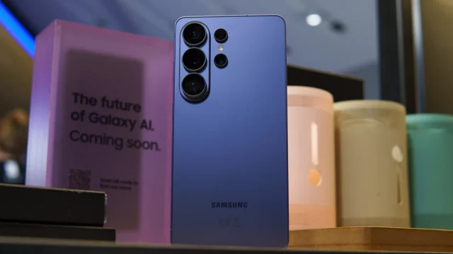 Samsung Galaxy S27 научится тому, что iPhone умеет уже 10 лет путешественники будут в восторге (1) Смартфон Samsung Galaxy S27: идеален для поездок | DGL.RU