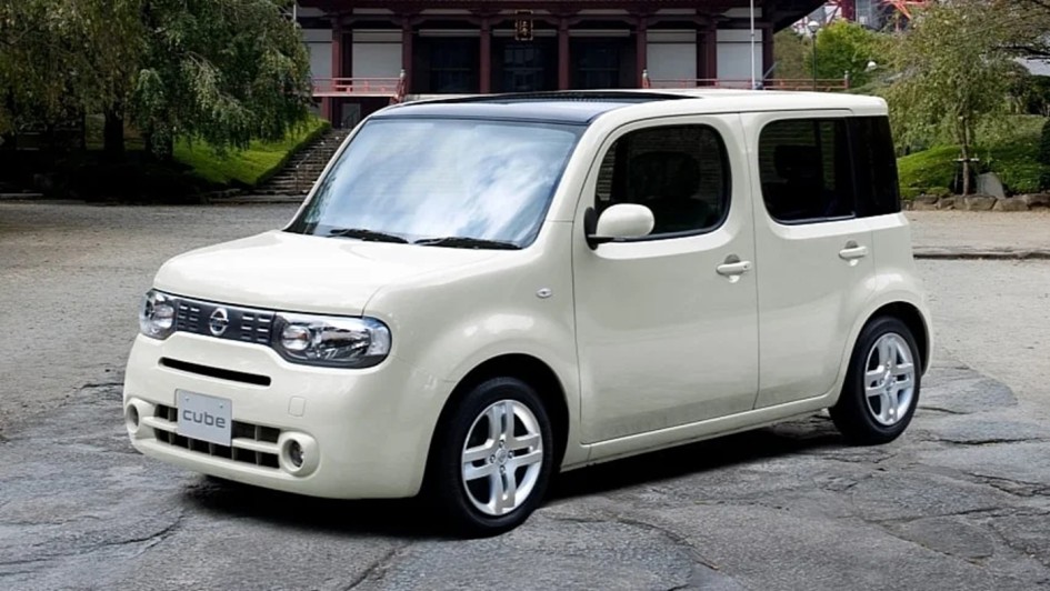 Nissan отзывает почти 48 тысяч Cube: редкая проблема с подушкой безопасности