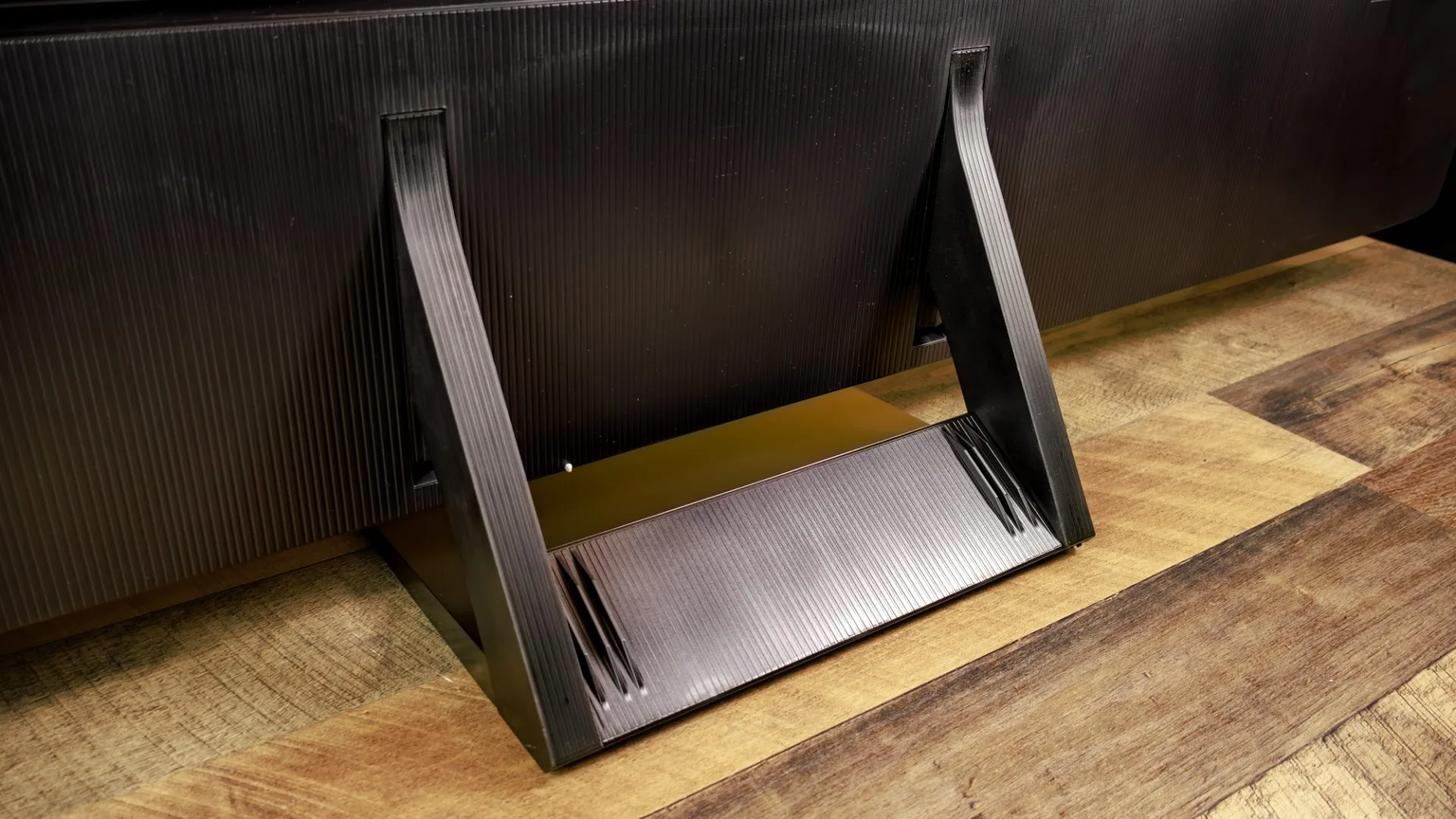 Обзор Samsung QN70F Neo QLED - нейросети пытаются спасти картинку, но этого мало картинка ТВ Samsung QN70F Neo QLED: ИИ не спасает | DGL.RU