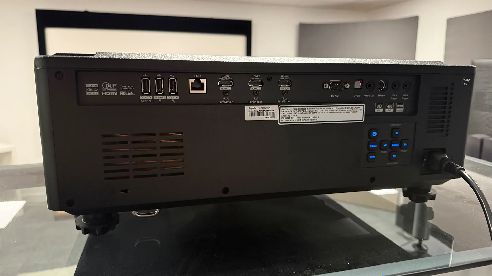 Обзор Optoma UHZ78LV - ставка на зрелищность и универсальность картинка Проектор Optoma UHZ78LV: чем удивил | DGL.RU