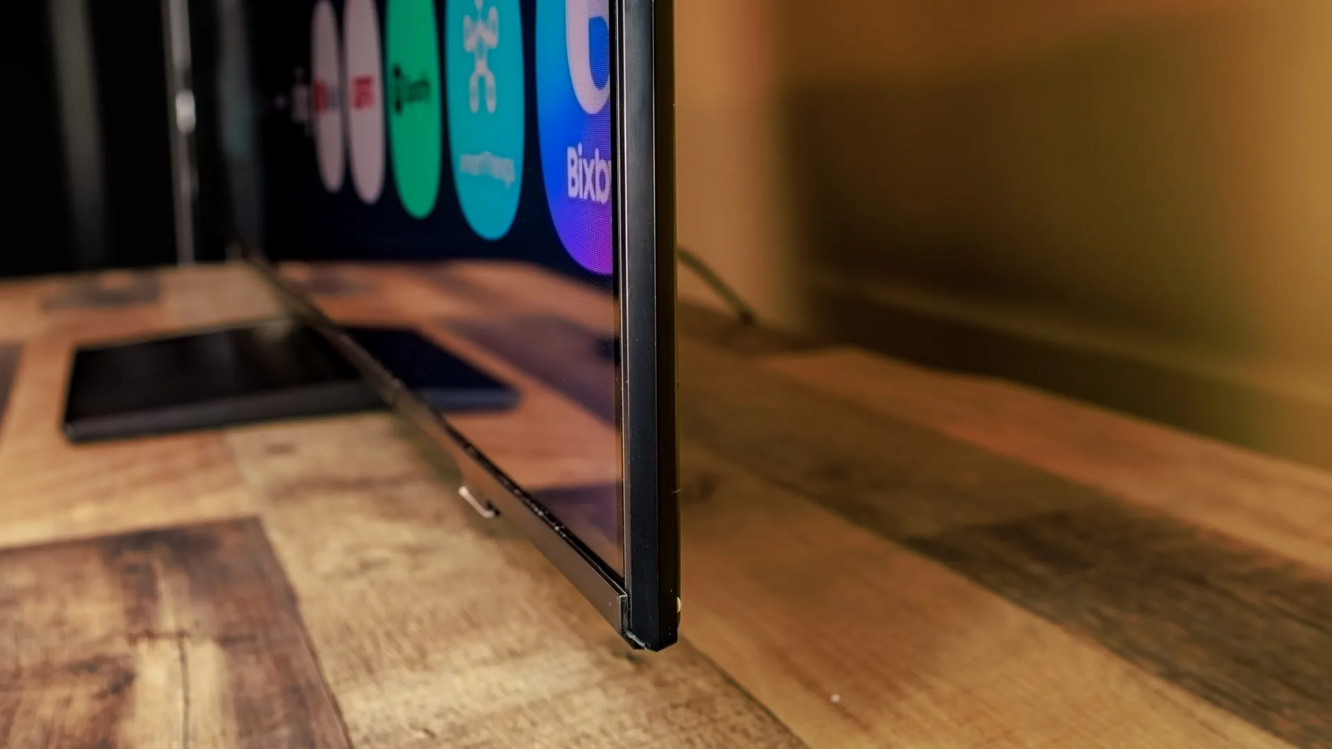 Обзор Samsung QN70F Neo QLED - нейросети пытаются спасти картинку, но этого мало картинка ТВ Samsung QN70F Neo QLED: ИИ не спасает | DGL.RU