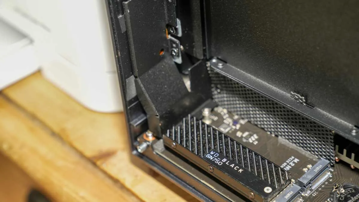 Обзор UGreen NASync iDX6011 Pro - NAS-сервер с поддержкой ИИ и цены в России картинка Сетевое хранилище UGREEN NASync iDX6011 Pro | DGL.RU