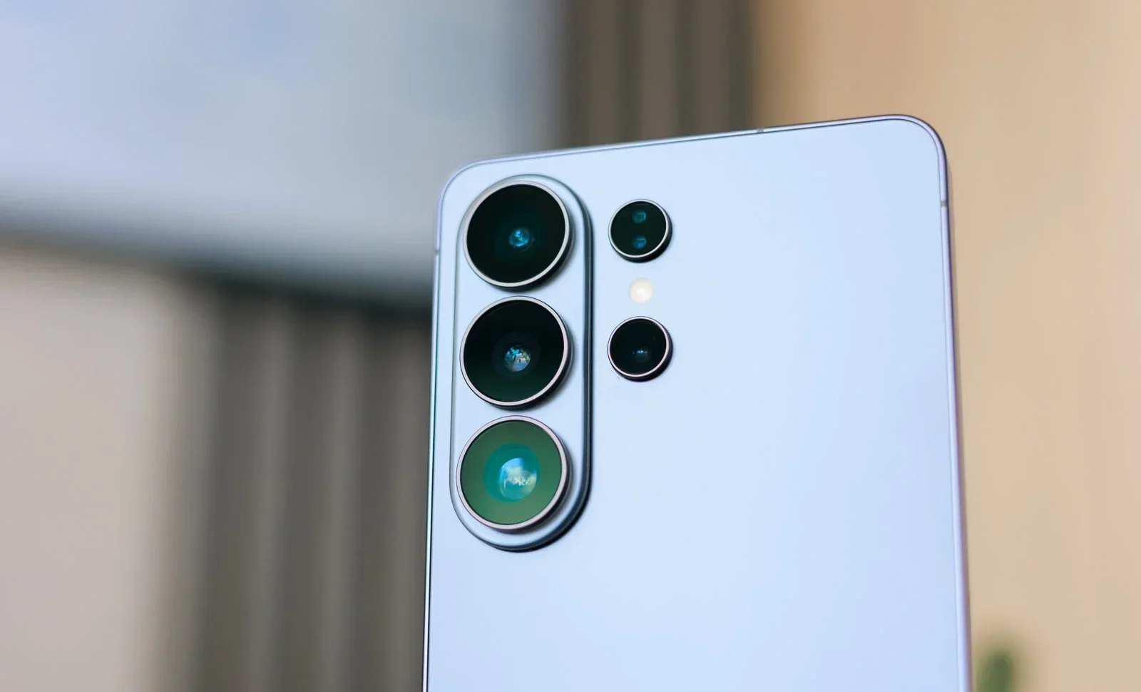 Святая троица камерофонов 2026 года: какой флагман выбрать для идеальных снимков картинка Топ-5: лучшие камерофоны 2026 года в деталях | DGL.RU