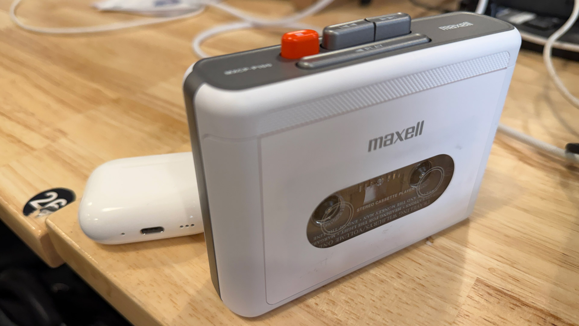 Обзор Remix Maxell - путешествие в мир аудионостальгии картинка Плеер Maxell Wireless Cassette Player: ретро-магия | DGL.RU