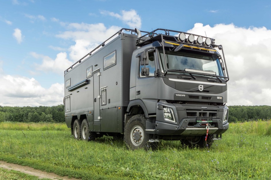 Volvo FMX 6x6: премиальный автодом нового поколения для путешествий вне дорог