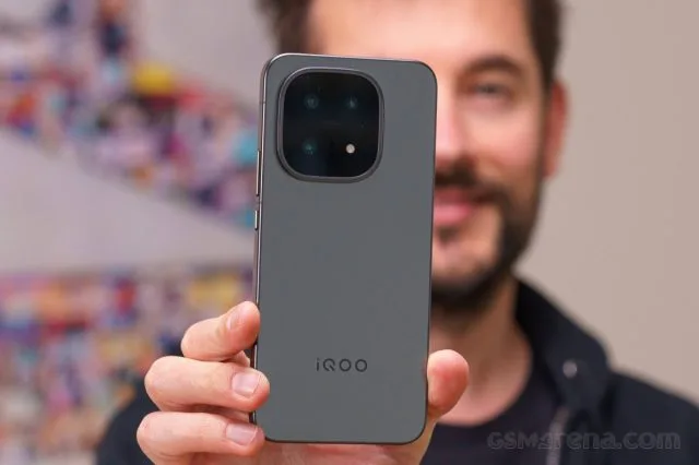 iQOO 15T и планшет Pad6 Pro монстры автономности с камерой на 200 мегапикселей (2) Стоит ли брать смартфон iQOO 15T: заряд на 3 дня | DGL.RU