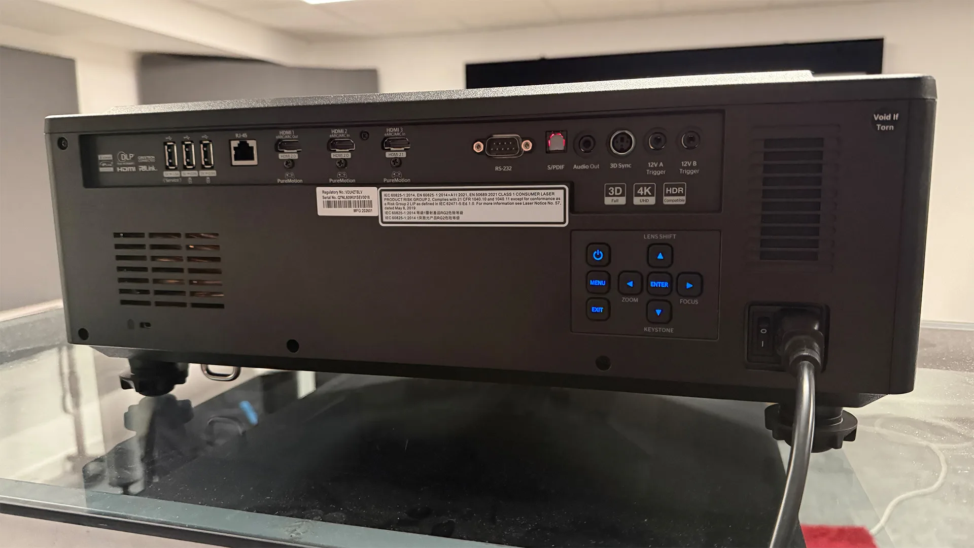 Обзор Optoma UHZ78LV - ставка на зрелищность и универсальность картинка Проектор Optoma UHZ78LV: чем удивил | DGL.RU