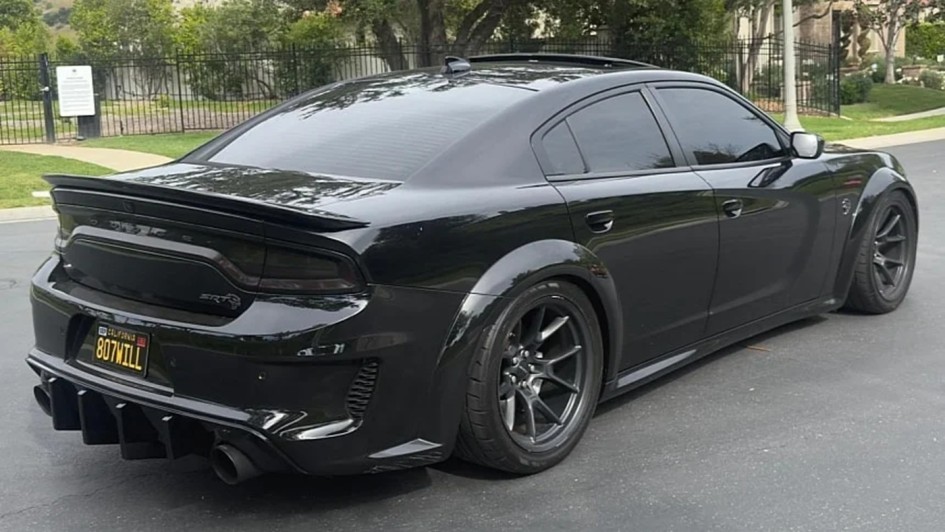 Dodge Charger SRT Hellcat Redeye Widebody Jailbreak 2022: редкая версия с пробегом и тюнингом ищет нового владельца