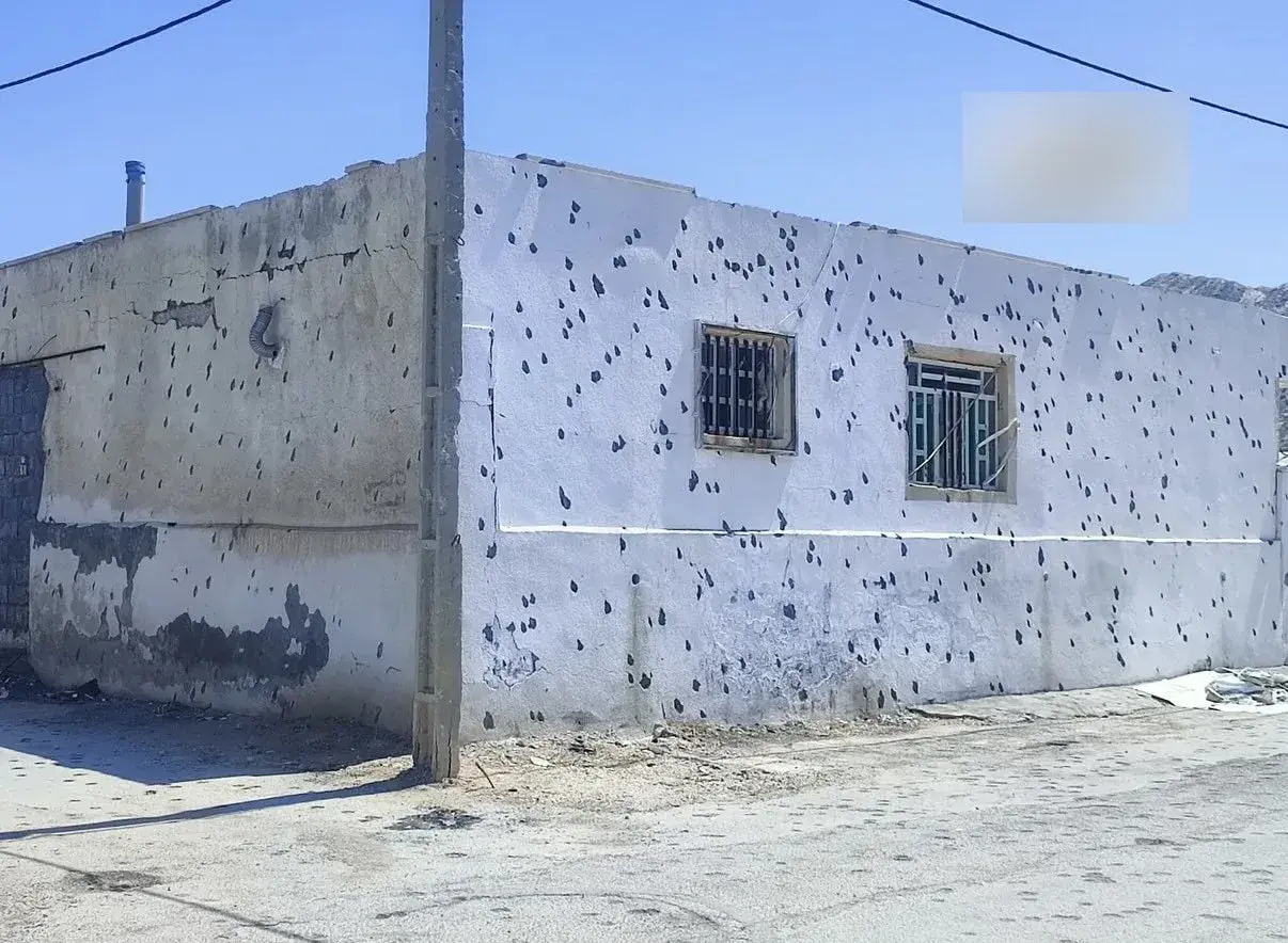Вольфрамовый шарик из БЧ новой баллистической ракеты PrSM армии США, попавшей по спортзалу школы в иранском городе Ламерд, а также очередные фото последствий их разлета на местности и зданиях