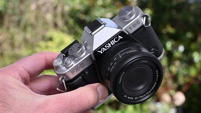 Камера Yashica FX-D 100 с ретро-стилем и зумом | DGL.RU1 Камера Yashica FX-D 100 с ретро-стилем и зумом | DGL.RU