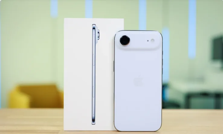 iPhone 17 превращается в «кирпич»? Жалобы растут, а Apple хранит молчание картинка iPhone 17 превращается в «кирпич»? Жалобы растут, а Apple хранит молчание