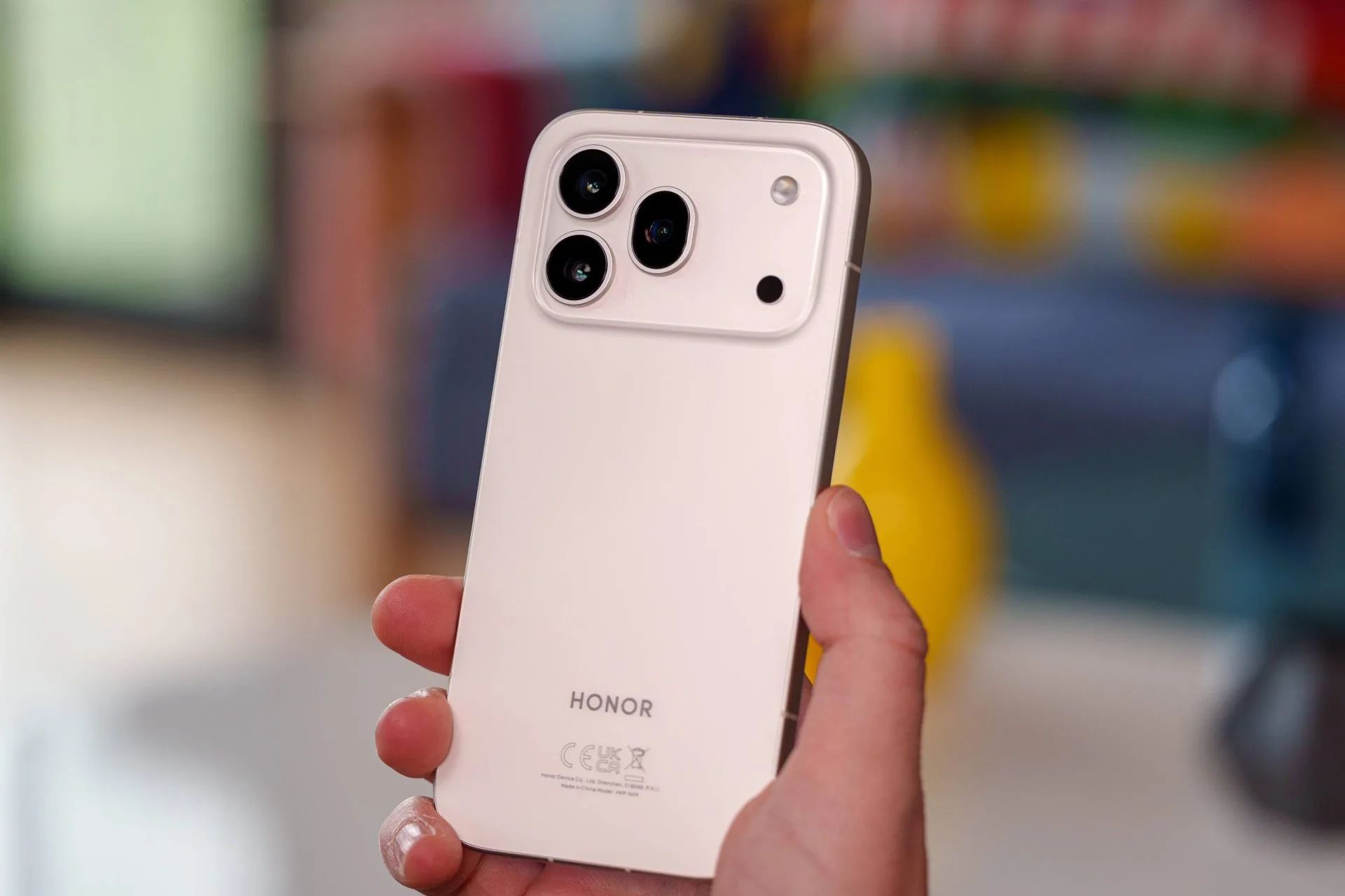 Honor 600 Pro: бронированный флагман с батареей-гигантом и кнопкой для съемки картинка Смартфон Honor 600 Pro: неубиваемый топ | DGL.RU