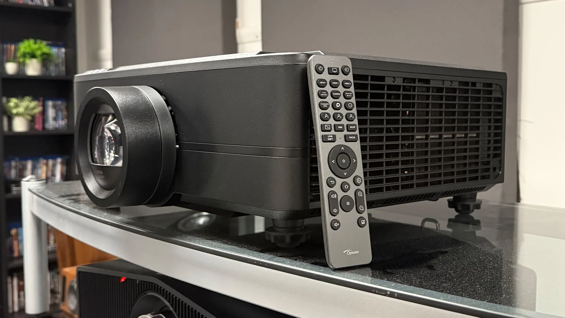 Обзор Optoma UHZ78LV - ставка на зрелищность и универсальность картинка Проектор Optoma UHZ78LV: чем удивил | DGL.RU