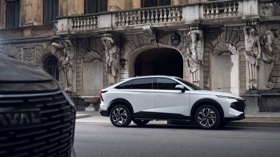 Haval F7x с новым турбомотором 231 л.с. и свежим дизайном выходит на рынок России: известны цены