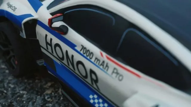 Honor 600 опозорил iPhone 17 Pro и Galaxy S26 в безумном тесте на гоночном треке (2) Смартфон Honor 600: стоит ли брать ради батареи? | DGL.RU