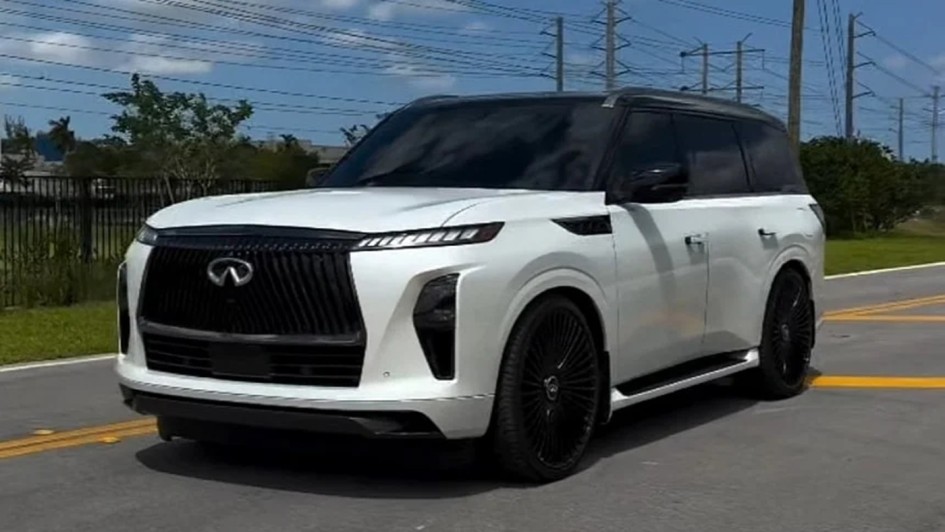 Infiniti QX80 в черно-белом стиле на 26-дюймовых дисках: новый взгляд на люкс