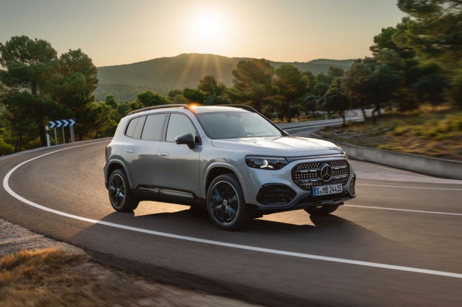 Mercedes GLB: новый электрокроссовер с рекордным багажником и просторным салоном