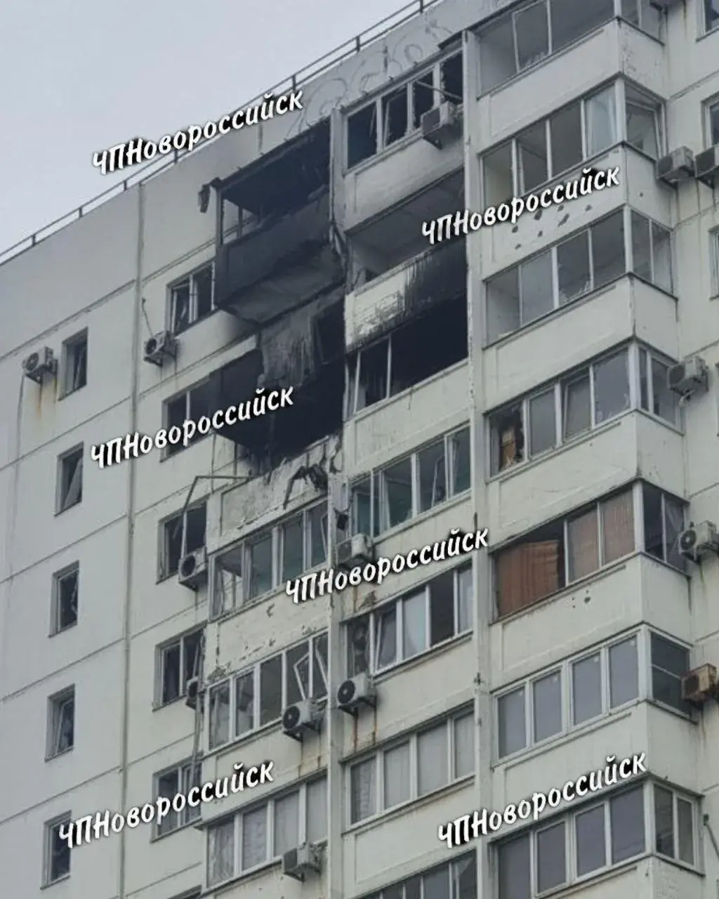 Еще кадры последствий атаки ВСУ на жилой дом в Новороссийске