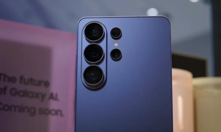 Триумф S26 Ultra проложил дорогу S27 Ultra прямо в сердца (и кошельки) россиян картинка Триумф S26 Ultra проложил дорогу S27 Ultra прямо в сердца (и кошельки) россиян