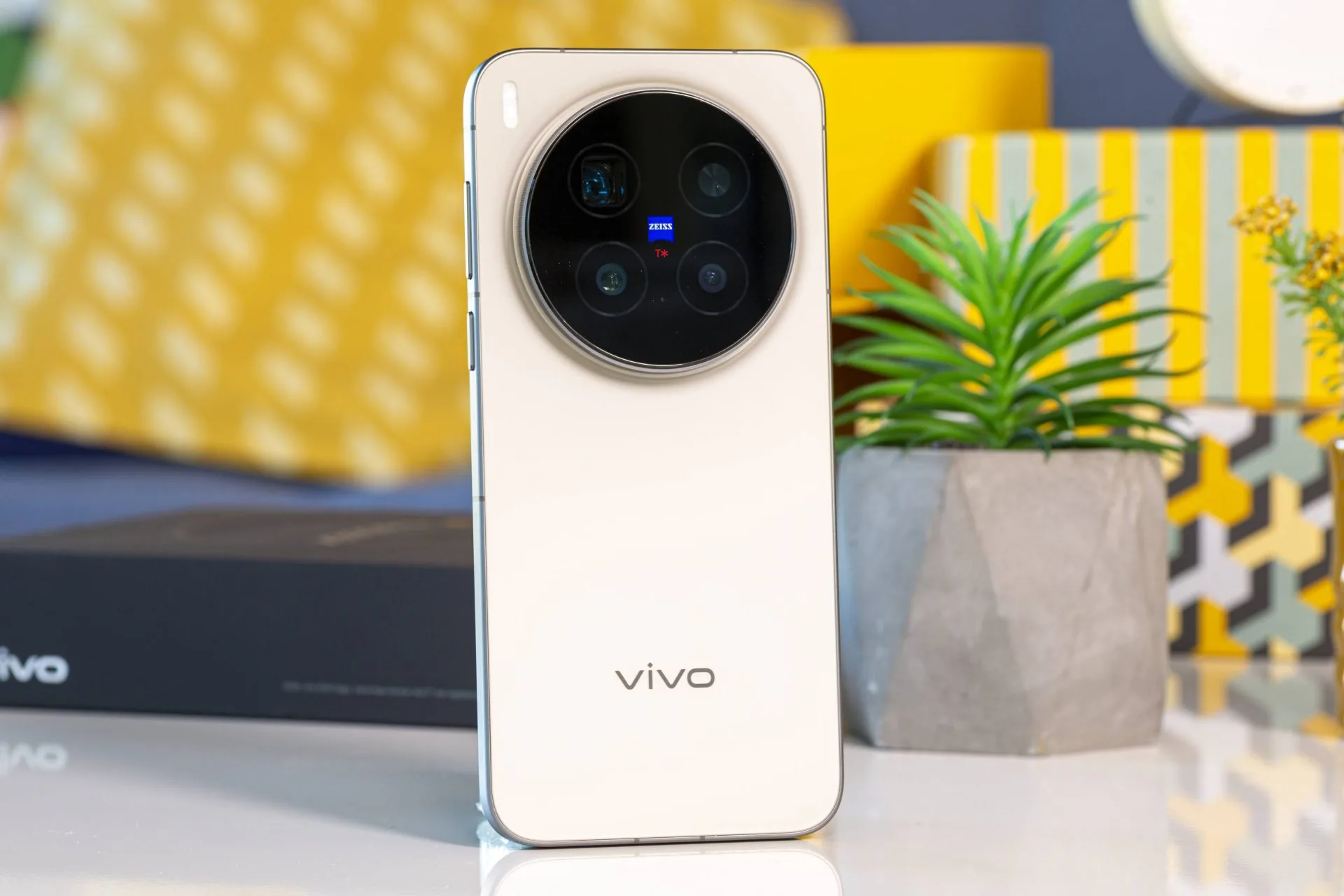 vivo X500 Pro Max: новый король зума или гонка характеристик? картинка vivo X500 Pro Max: новый король зума или гонка характеристик? фото