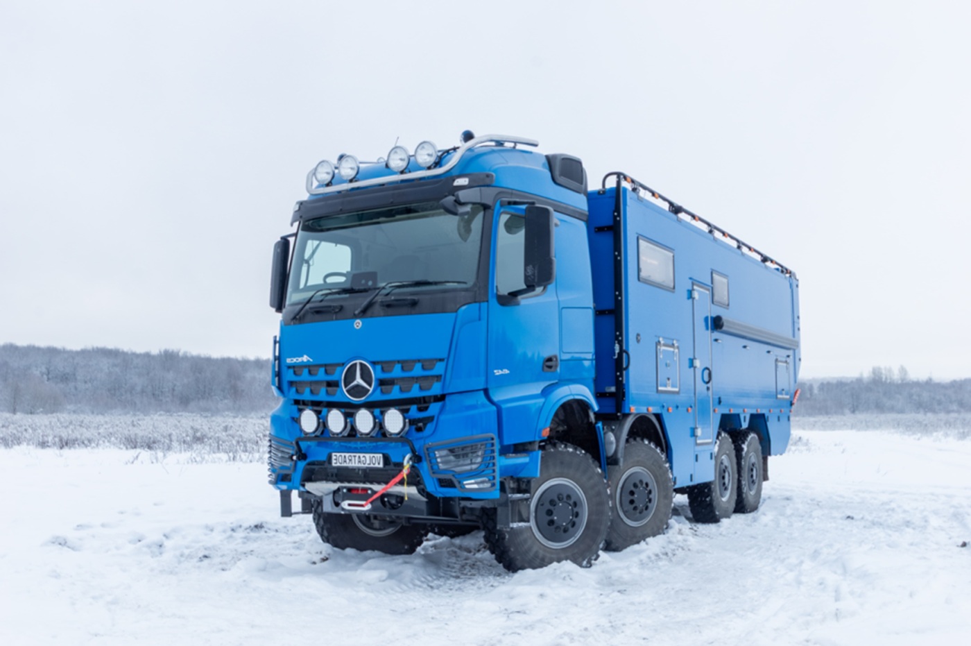 Экспедиционный автодом Mercedes Arocs: премиальный комфорт и автономия вне дорог