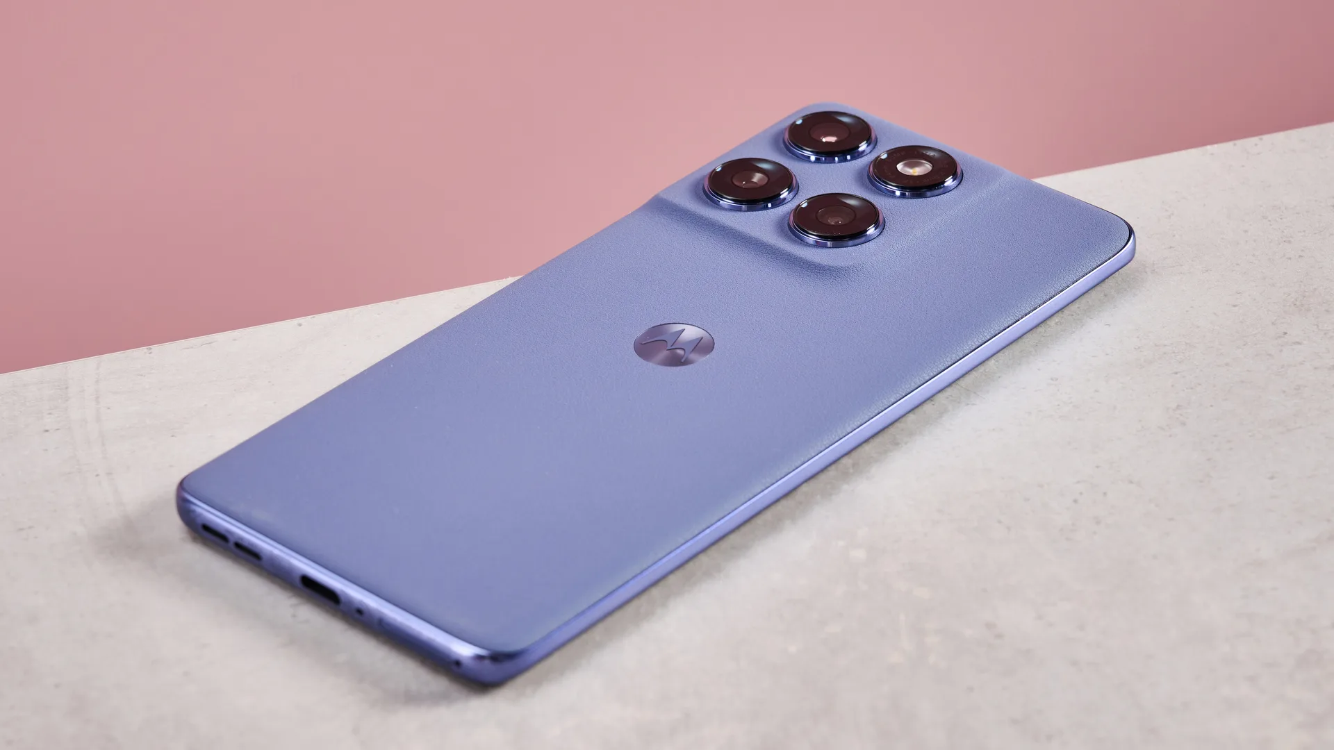 Лучшие телефоны Motorola 2026 года: топовые модели Edge, Razr и G картинка Смартфоны Motorola Edge и Razr в 2026 году | DGL.RU