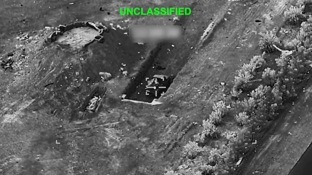 Уничтожение ударом ВВС США иранского БПЛА Shahed 171 (или Shahed 191), пусковой установки 2П25 из состава ЗРК 2К12 «Куб» с отвалившейся ЗУР и пикапа, припаркованного возле пустой позиции для зенитки