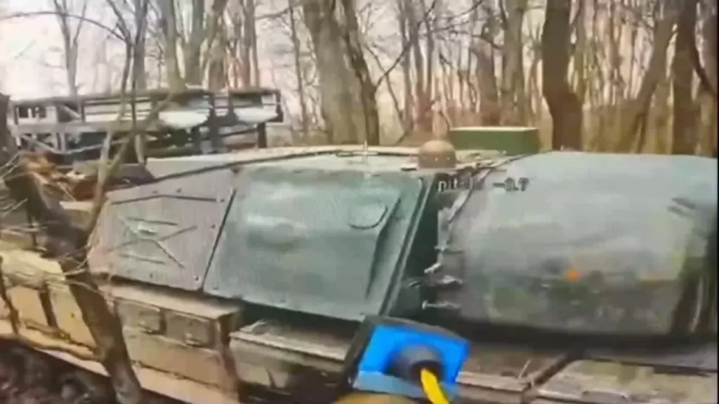 Поражение очередного украинского ЗРК FrankenSAM (Бук-М1) путем попадания FPV-дрона в ракету RIM-7 Sea Sparrow, пикапа мобильной группы ПВО с пулеметом M2 Browning, бронеавтомобиля «Новатор», а также нескольких логистических пикапов и квадроциклов ВСУ