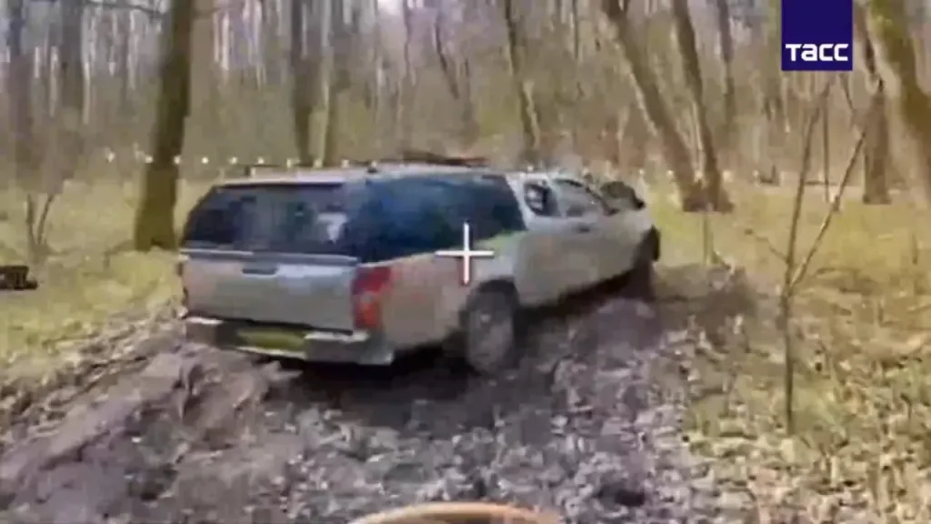 Поражение очередного украинского ЗРК FrankenSAM (Бук-М1) путем попадания FPV-дрона в ракету RIM-7 Sea Sparrow, пикапа мобильной группы ПВО с пулеметом M2 Browning, бронеавтомобиля «Новатор», а также нескольких логистических пикапов и квадроциклов ВСУ