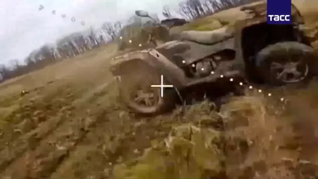 Поражение очередного украинского ЗРК FrankenSAM (Бук-М1) путем попадания FPV-дрона в ракету RIM-7 Sea Sparrow, пикапа мобильной группы ПВО с пулеметом M2 Browning, бронеавтомобиля «Новатор», а также нескольких логистических пикапов и квадроциклов ВСУ