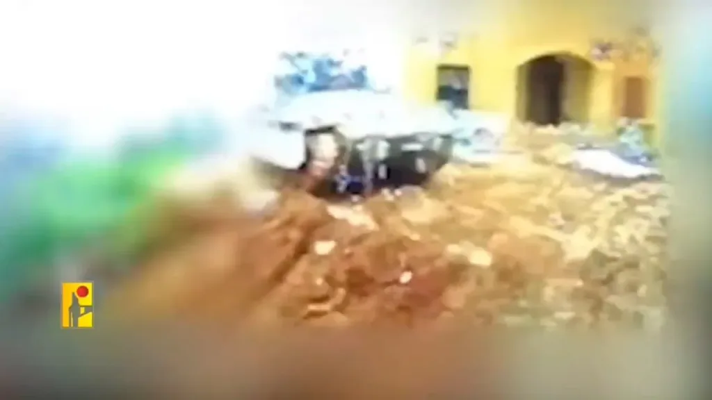 Очередные удары FPV-дронов «Хезболлы» по технике ЦАХАЛ в Ливане. На этот раз поражены были бронированный бульдозер Caterpillar D9 и танк Merkava Mk.4M