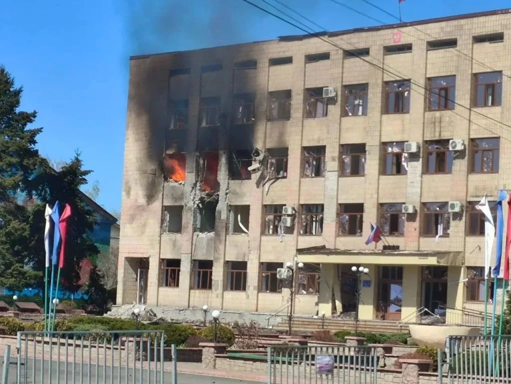 ВСУ ударили по зданию администрации Старобельского муниципального округа ЛНР