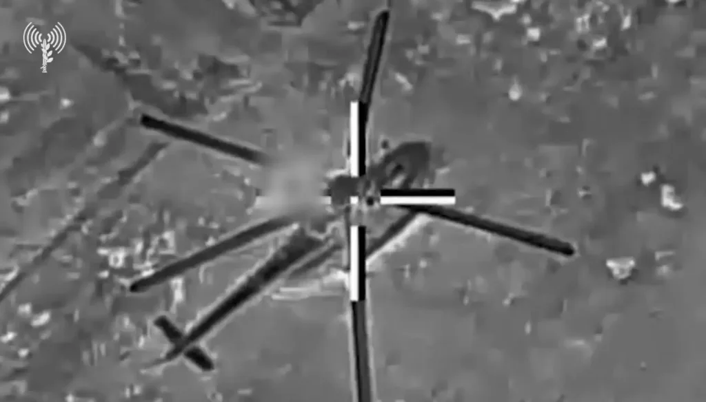 Кадры ударов ВВС Израиля по иранским вертолётам Ми-17 и AH-1J Cobra на вертолётной площадке Фатх в Кередже