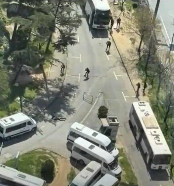 Напавшие на генконсульство Израиля в Стамбуле переоделись в камуфляж и вооружились длинноствольным оружием, сообщили в местной полиции