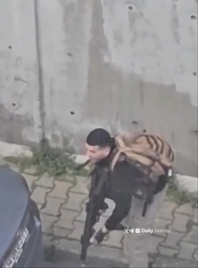 Напавшие на генконсульство Израиля в Стамбуле переоделись в камуфляж и вооружились длинноствольным оружием, сообщили в местной полиции