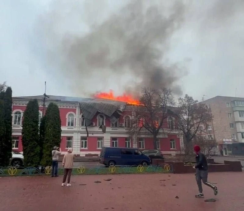 Удары по центрам управления: в Черниговской области поражены здания администрации и налоговой