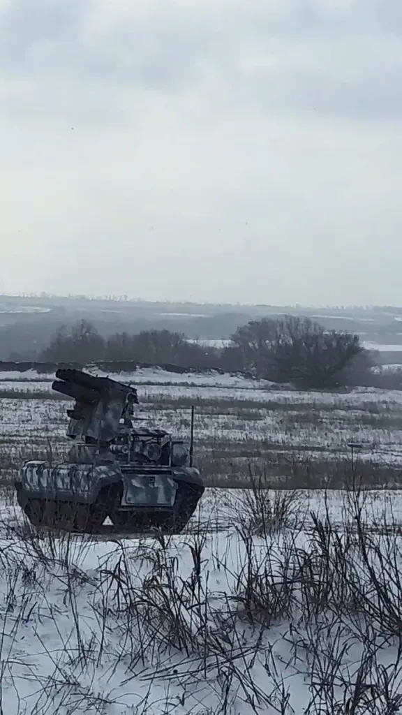 Внезапно, северокорейская РСЗО Type 75, смонтированная на НРТК "Курьер" ВС РФ