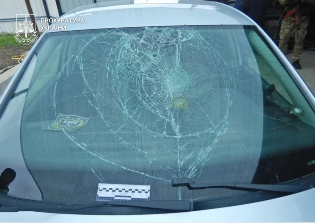 Водитель прокатил ТЦКшника на капоте, чтобы не угодить в "бусик"